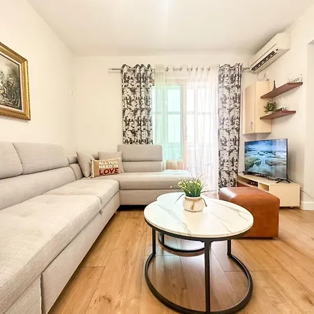 Block Apartment *