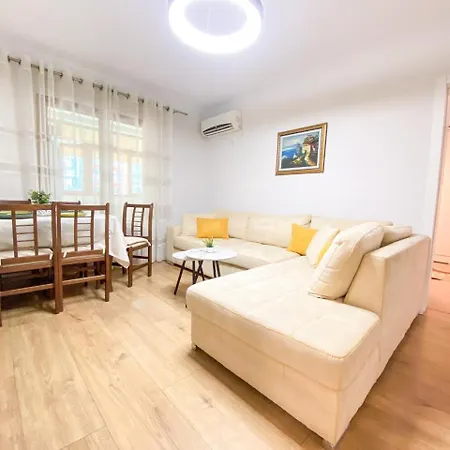 Block Apartment *
